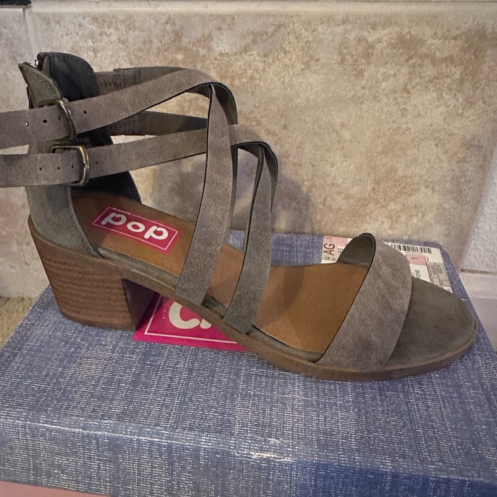 Pop Sandals Size 10 Grey
